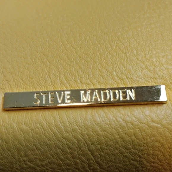 Steve Madden Mustard Yellow Leather Wristlet Wallet - Picture 12 of 13